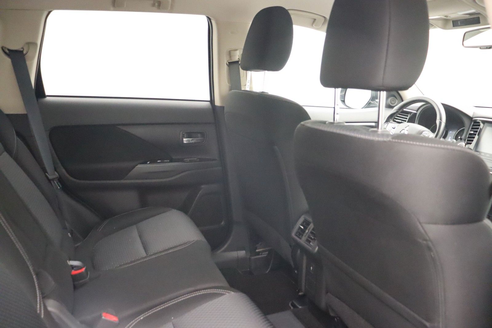 Fahrzeugabbildung Mitsubishi Outlander PHEV 2.4 Basis 4WD