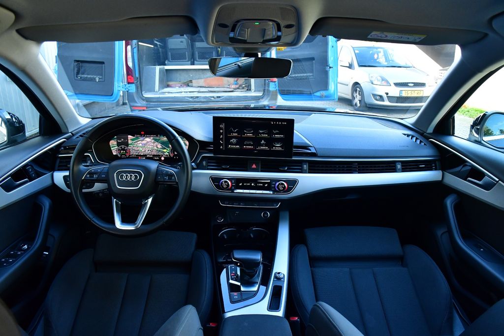 AUDI A4 2024