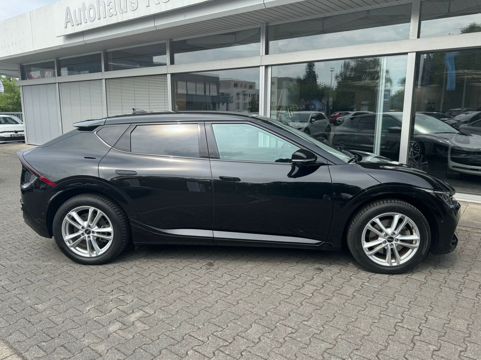 Fahrzeugabbildung Kia EV6 GT-Line 4WD WERKSGA+MEMO+AHK+HEAD+ACC+360°