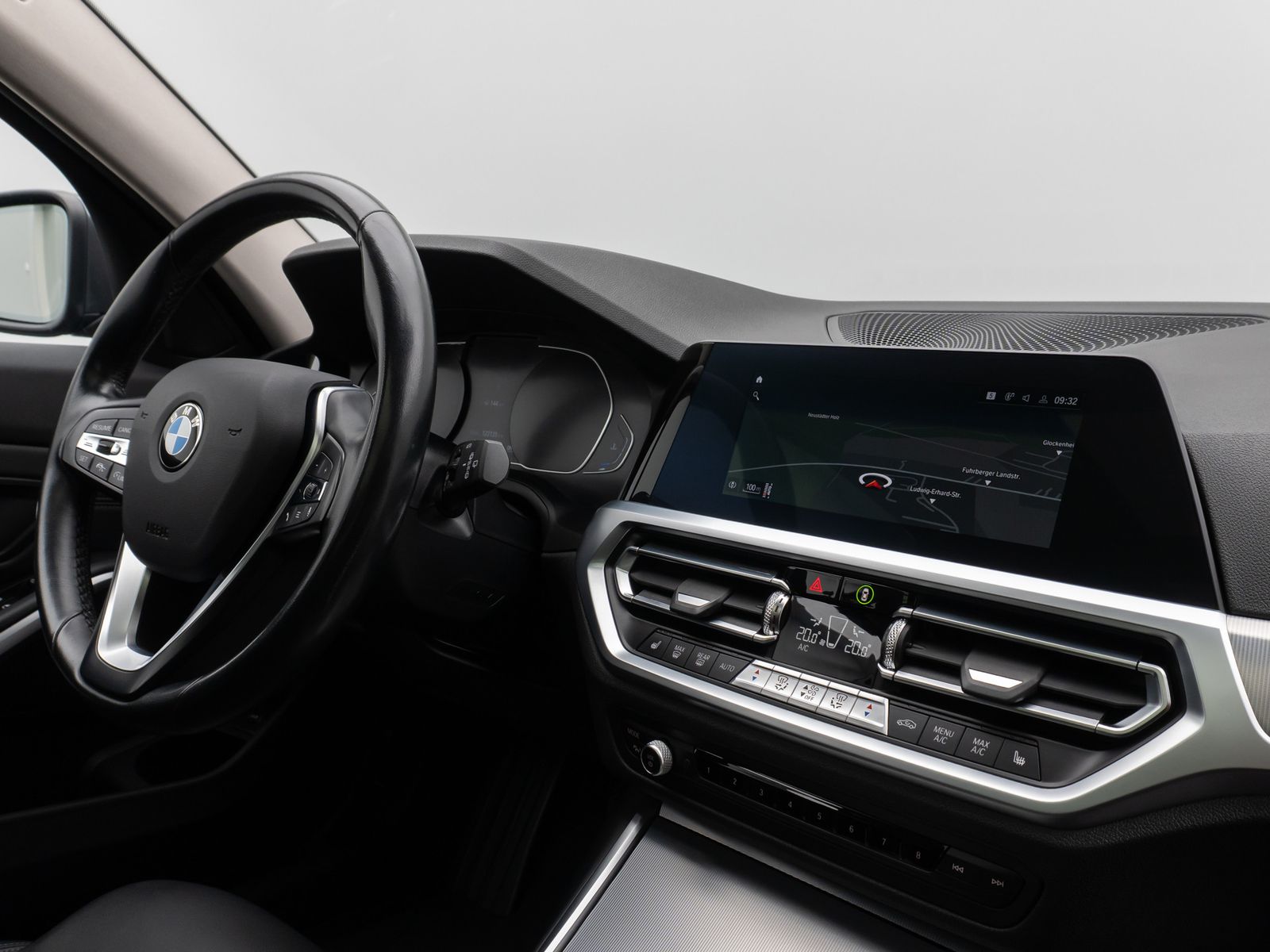 Fahrzeugabbildung BMW 330d xD Panorama DAB HiFi Stop&Go PDC AHK Sport