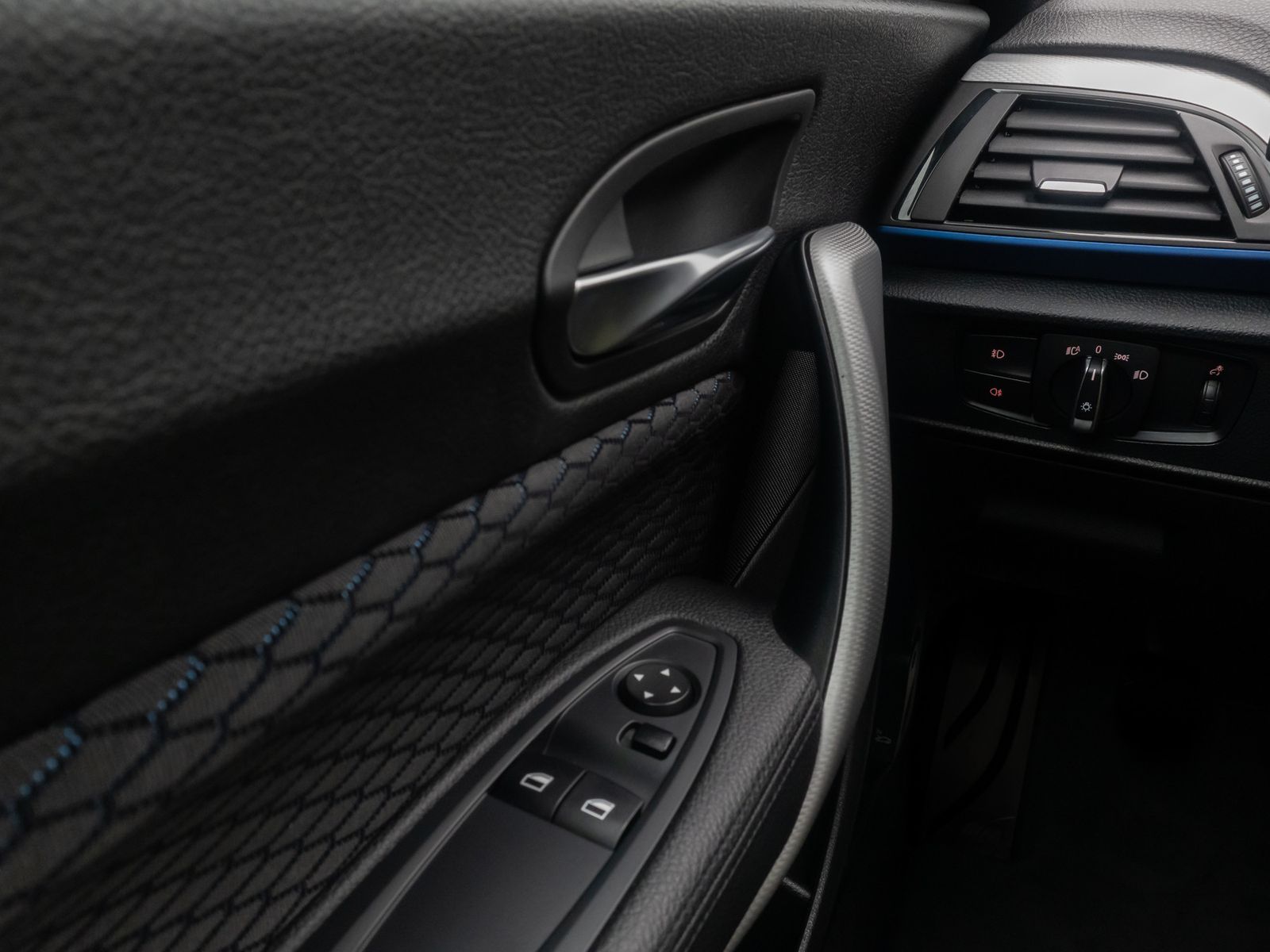 Fahrzeugabbildung BMW 220d Coupé M Sport Xenon PDC Navi GeschwindigReg