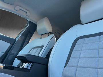 Citroën C4 1.2 PureTech 130 Max 360+Kam.+KeyLess+Massage