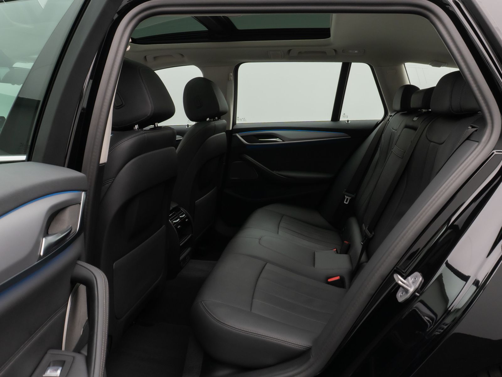 Fahrzeugabbildung BMW 530e Panorama Leder DAB H/K WLAN Stop&Go Alarm