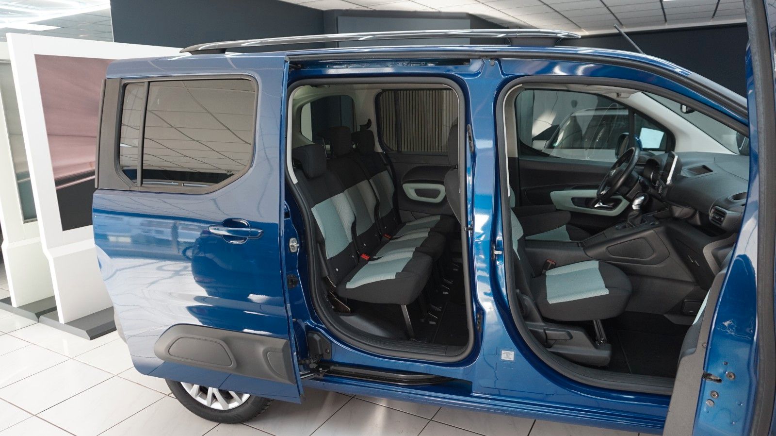 Fahrzeugabbildung Citroën Berlingo Feel M *1.Hand*Carplay*Navi*Kamera*