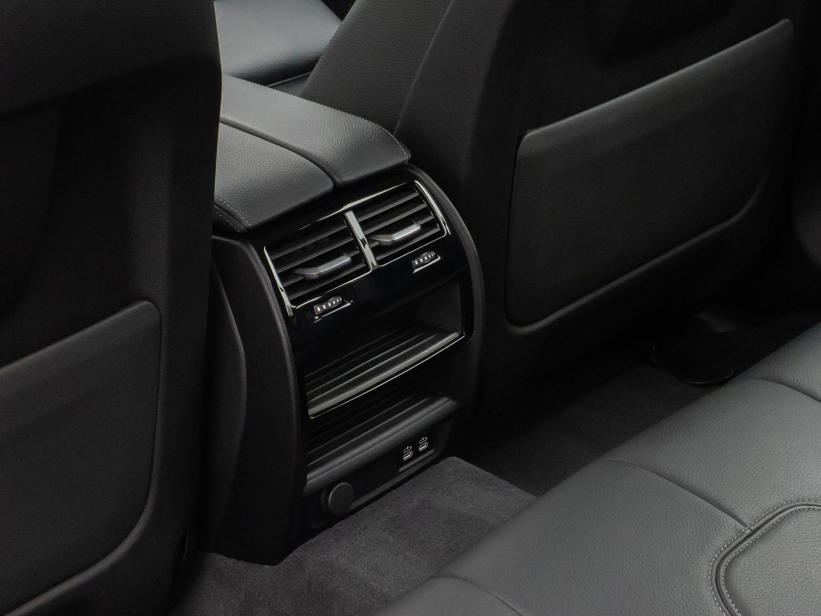 Fahrzeugabbildung BMW 530d Kamera HUD DAB Komfort Alarm Sport 19Zoll
