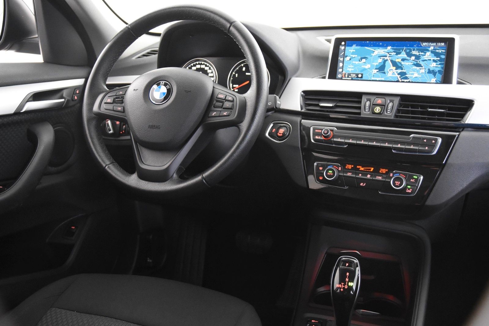BMW X1 sDrive16d  *1.Hand*EHK*Park ass.*Navi* foto 8