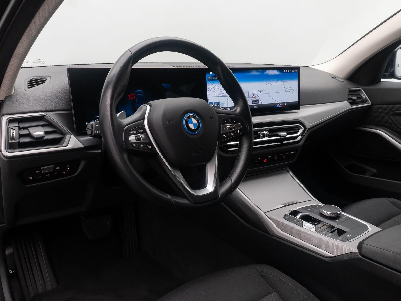 Fahrzeugabbildung BMW 320e Widscreen DAB Cockpit+ PDC GeschwindigReg