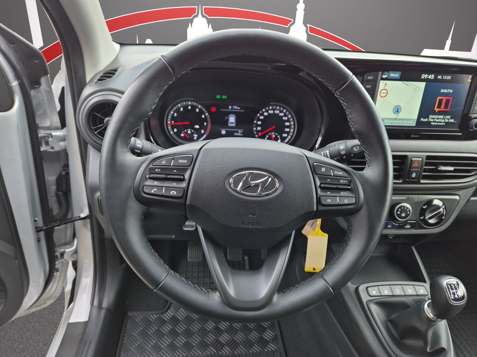 Fahrzeugabbildung Hyundai i10 1.0 EDITION 30/SHZ/NAVI/TEMP/LENKRADHZG/RFK