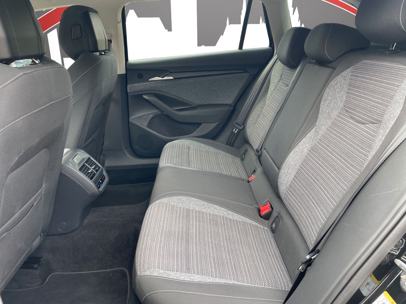 Fahrzeugabbildung SKODA Superb 1.5 TSI mHEV DSG Selection Combi