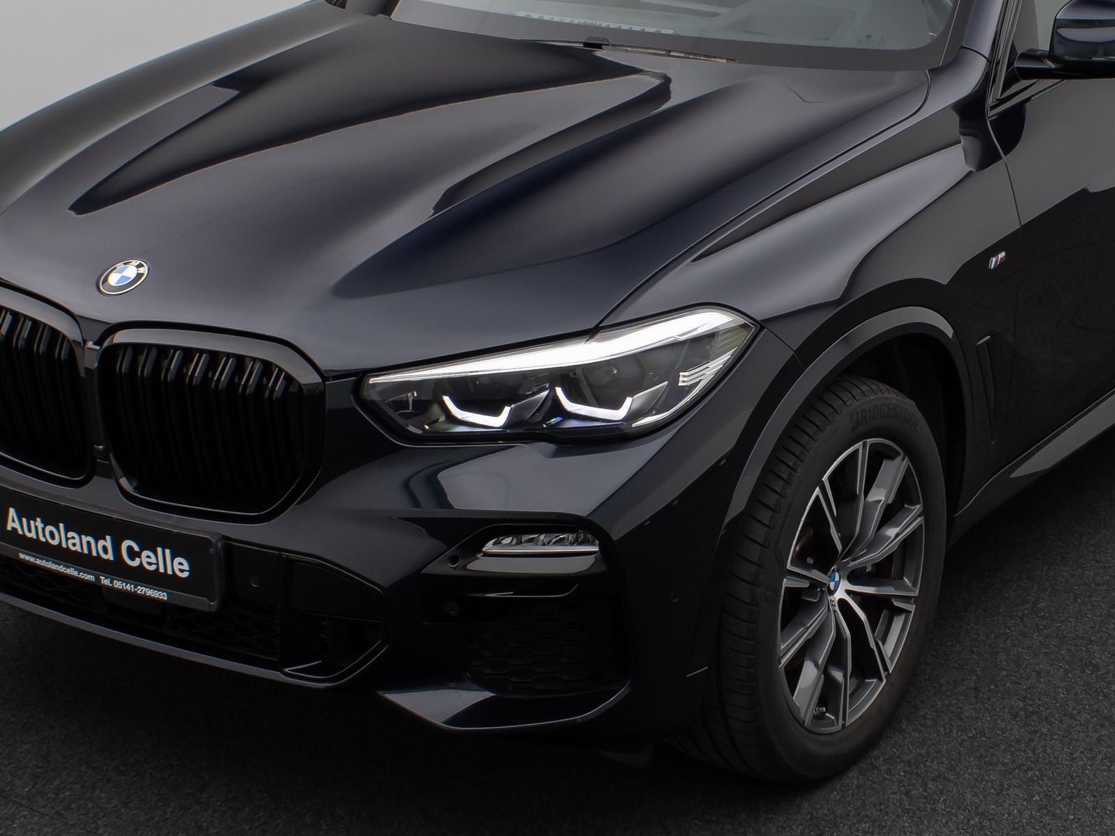 Fahrzeugabbildung BMW X5 xD25d M Sport Panorama Kamera HUD DAB H/K AHK