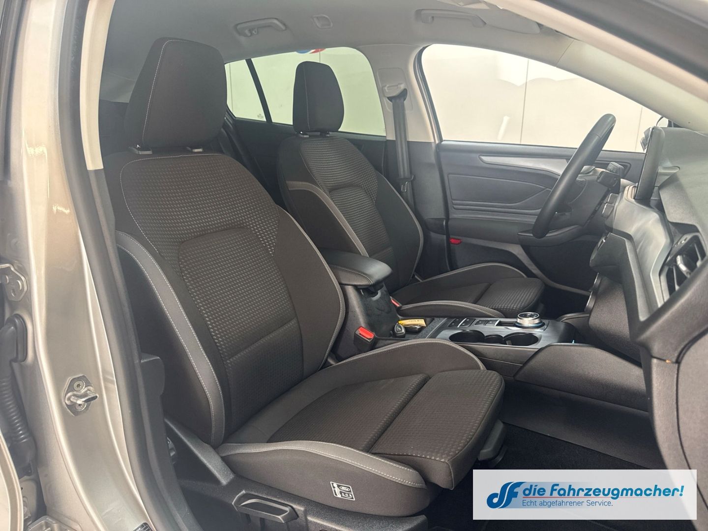 Fahrzeugabbildung Ford Focus Turnier Cool & Connect Navi LED Apple CarP
