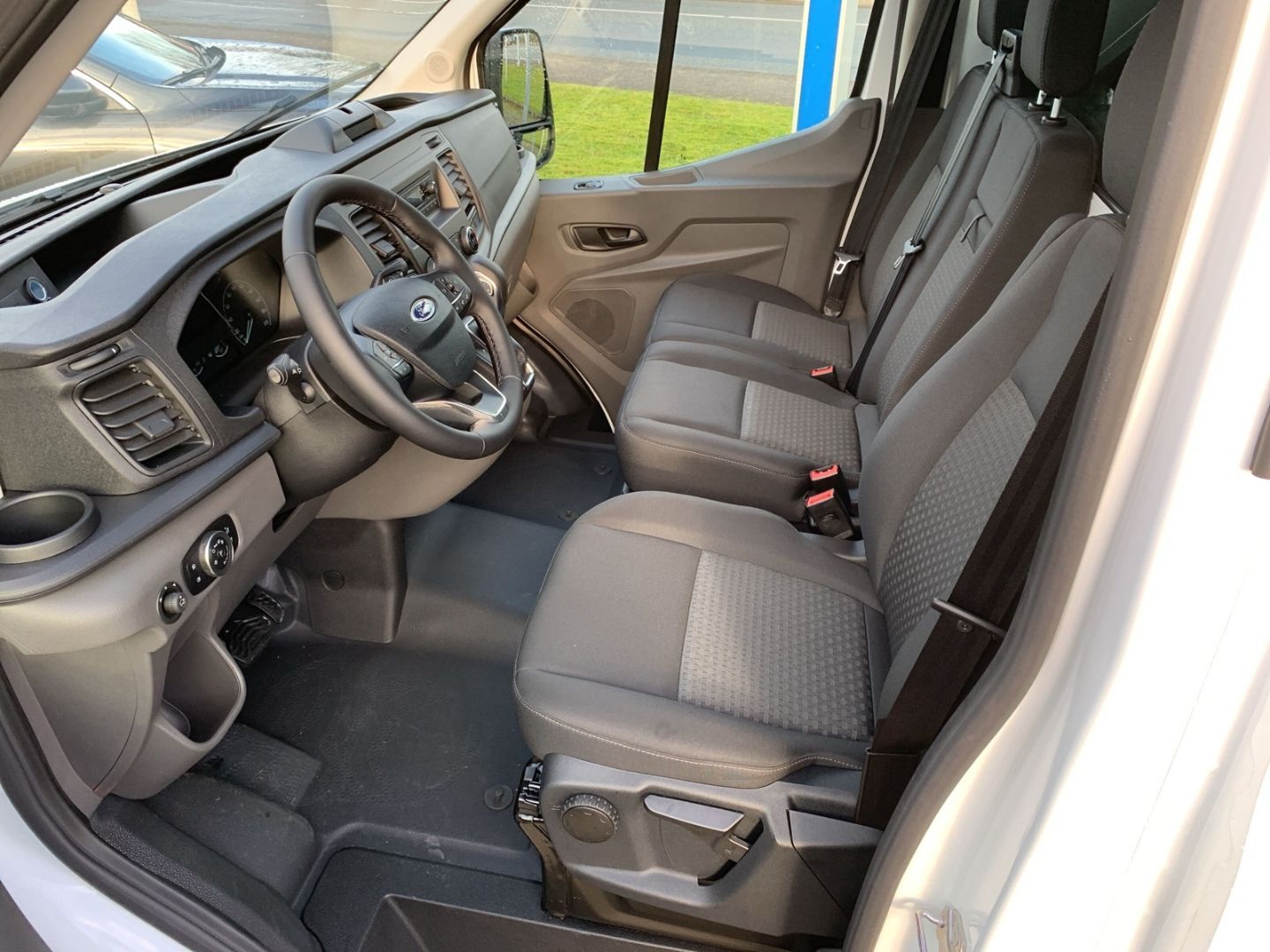 Fahrzeugabbildung Ford Transit Einzelkabine 350L2 ''Dreiseitenkipper'',