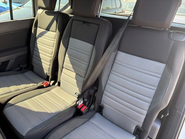 Fahrzeugabbildung Volkswagen Touran R-LINE BLACK STYLE 1,5 TSI DSG 7-SITZER E