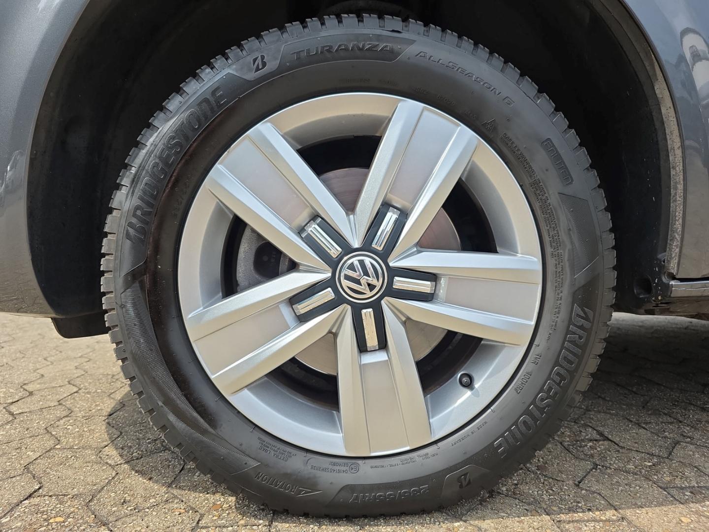 Volkswagen T6.1 Caravelle Comfortline 2.0 TDI Navi AHK