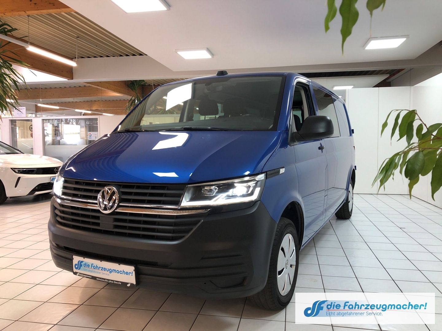 Fahrzeugabbildung Volkswagen Transporter T6.1 Kombi Mixto DoKa lang LED E6d 1