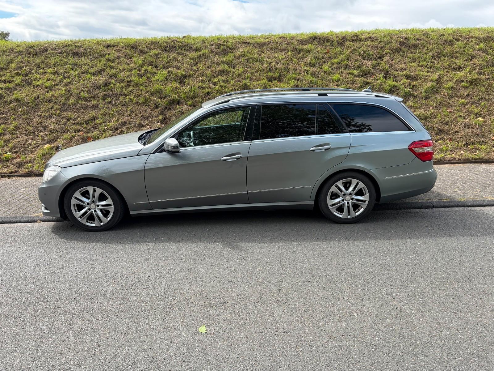 Mercedes-Benz E 220 E T-Modell E 220 CDI BlueEfficiency