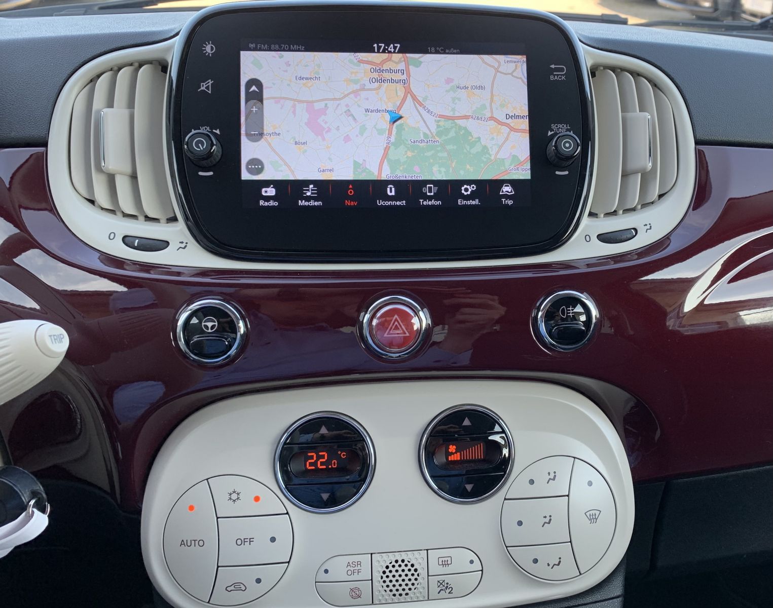 Fahrzeugabbildung Fiat 500C 1.0 DolceVita*Xenon*PDC*Temp*Klima*CarPlay*