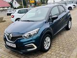 Renault Captur Limited *NAVI*PDC*TEMPOMAT*SHZ* - Renault Captur in Lübeck
