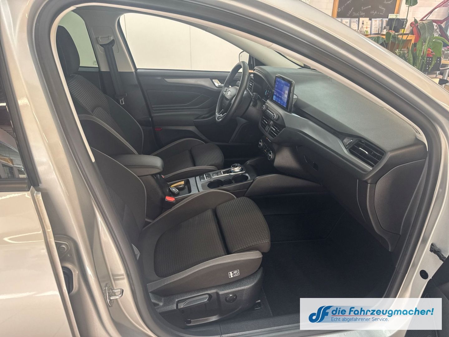 Fahrzeugabbildung Ford Focus Turnier Cool & Connect Navi LED Apple CarP