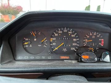 صورة 7 لـ 1990 Mercedes-BENZ C 220