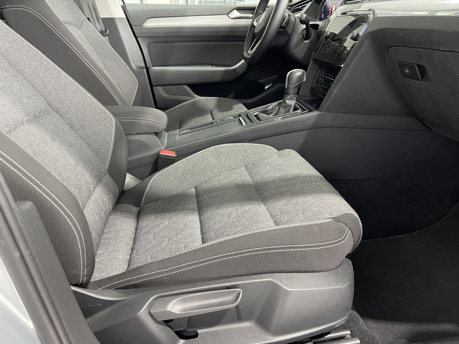 Fahrzeugabbildung Volkswagen Passat Variant Business 2.0 TDI*LED*AHK*ACC*Cam*