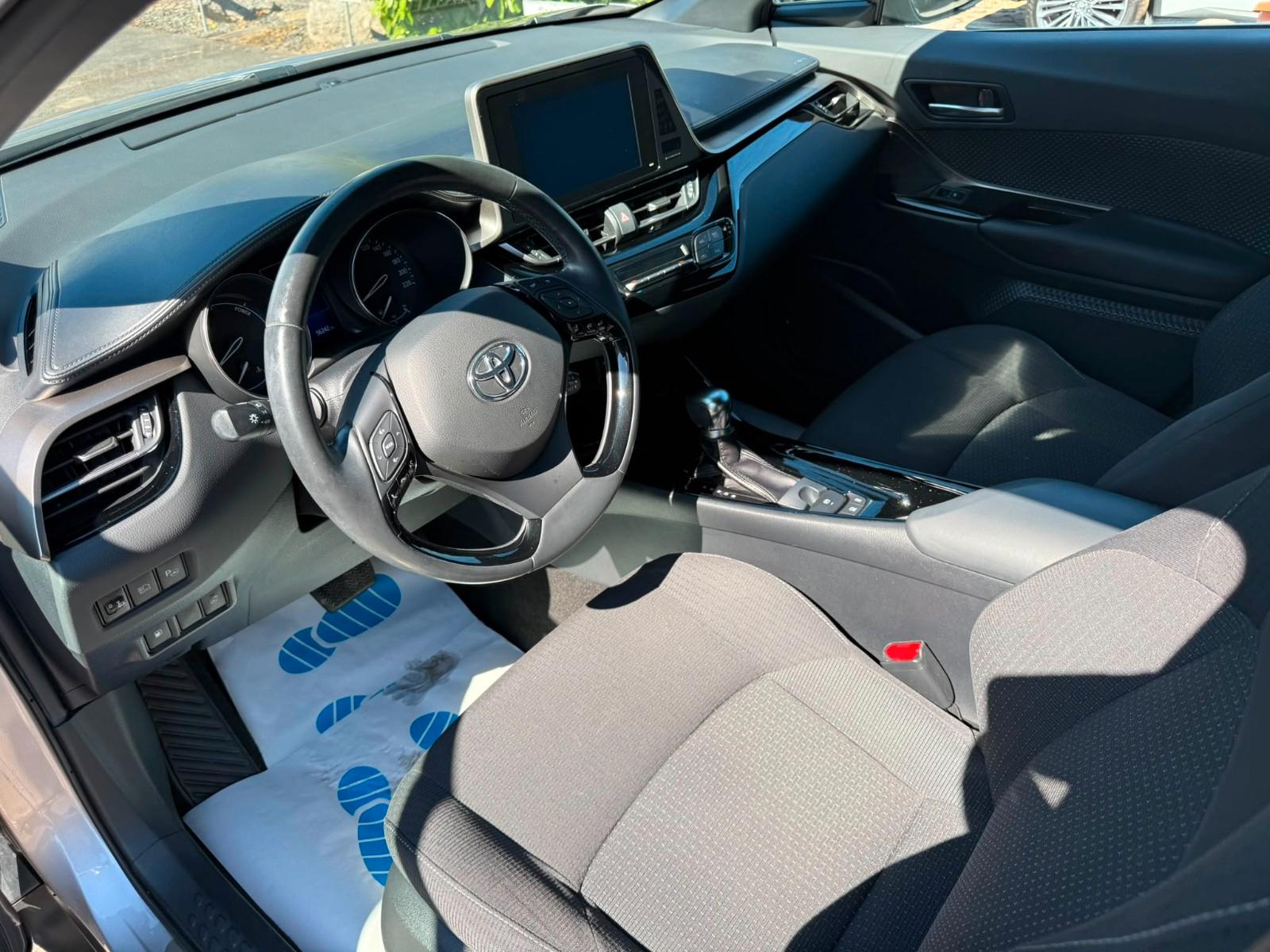 Toyota C-HR Hybrid Team D