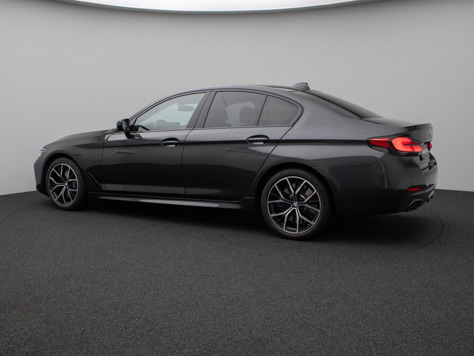 Fahrzeugabbildung BMW 540i xD M Sport Glasdach Laser Kamera HUD SoftCL