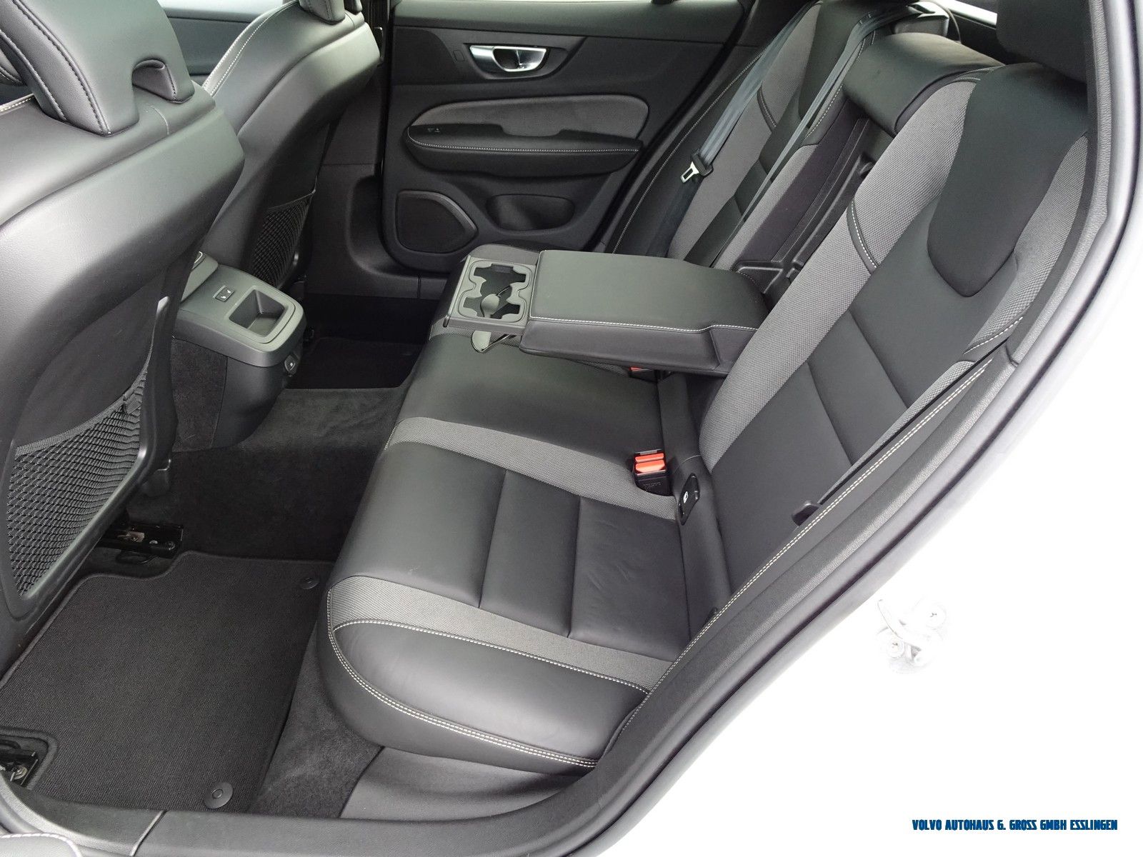 Volvo V60 Cross Country foto 10