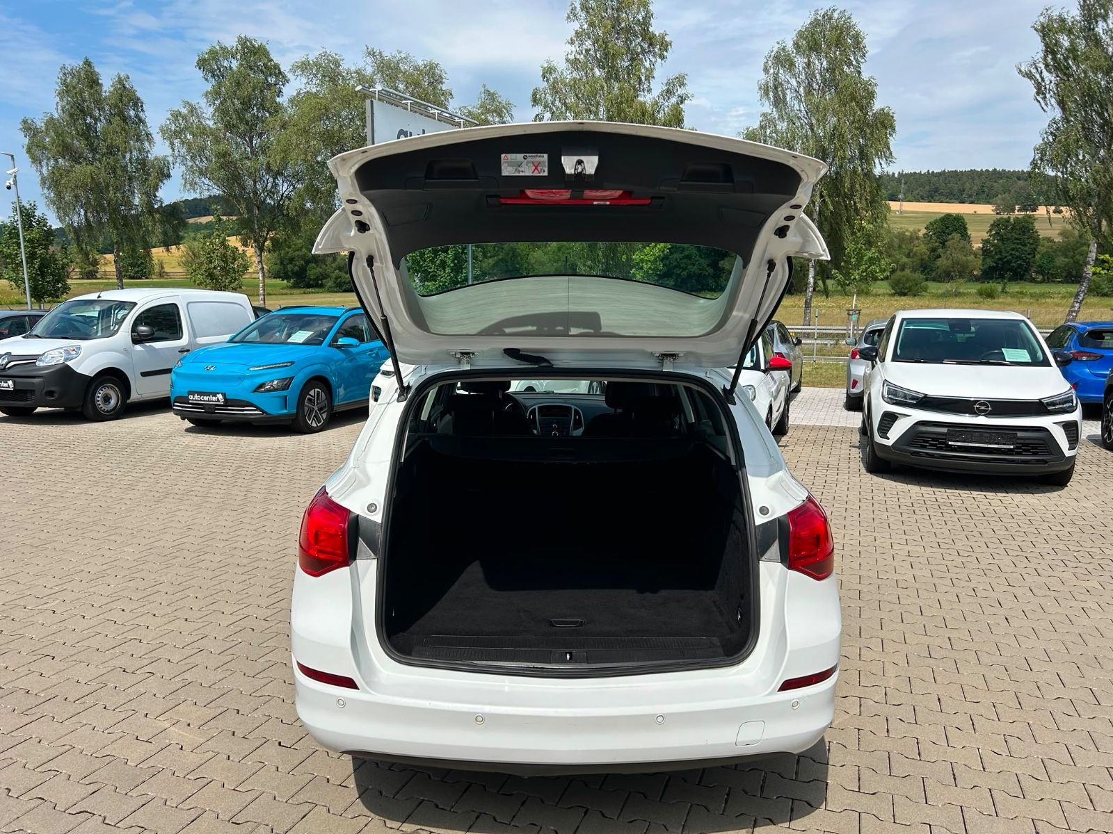 Fahrzeugabbildung Opel Astra J Sports Tourer Selection°PDC°Klima°Euro5°