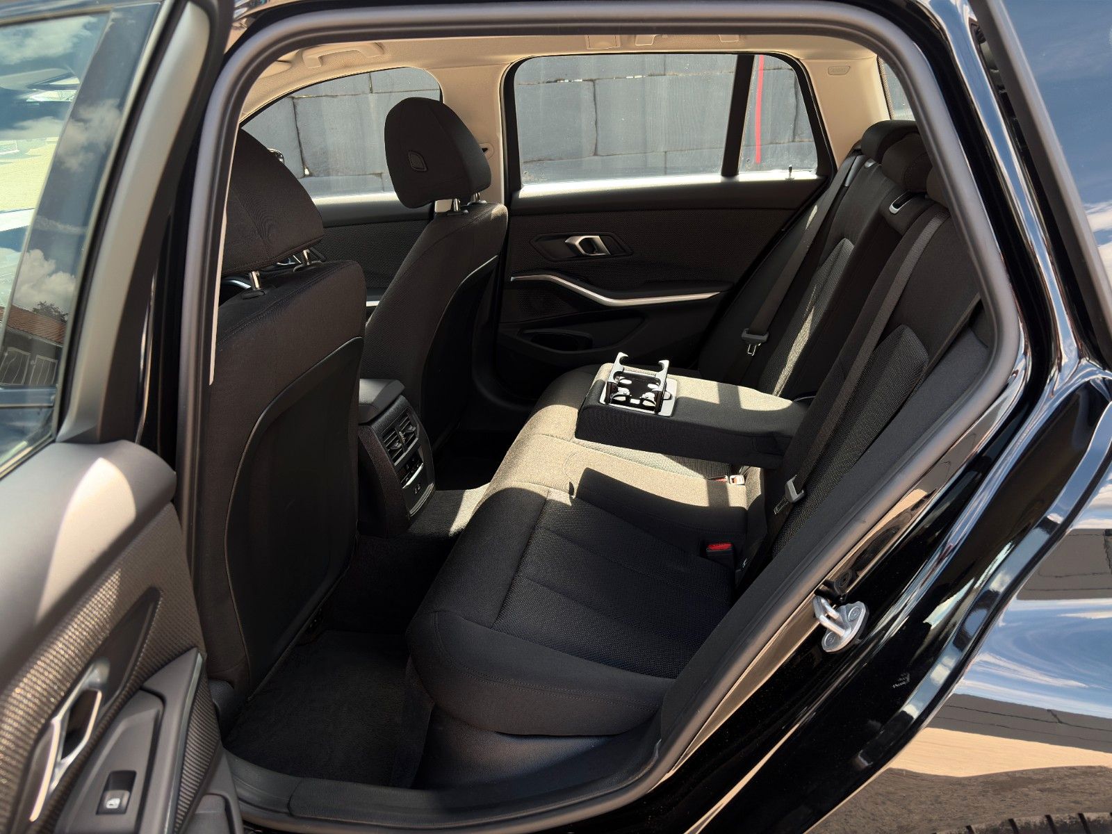 Fahrzeugabbildung BMW 318i Touring 3Z-Klima Kamera Tempomat Alarm SHZ
