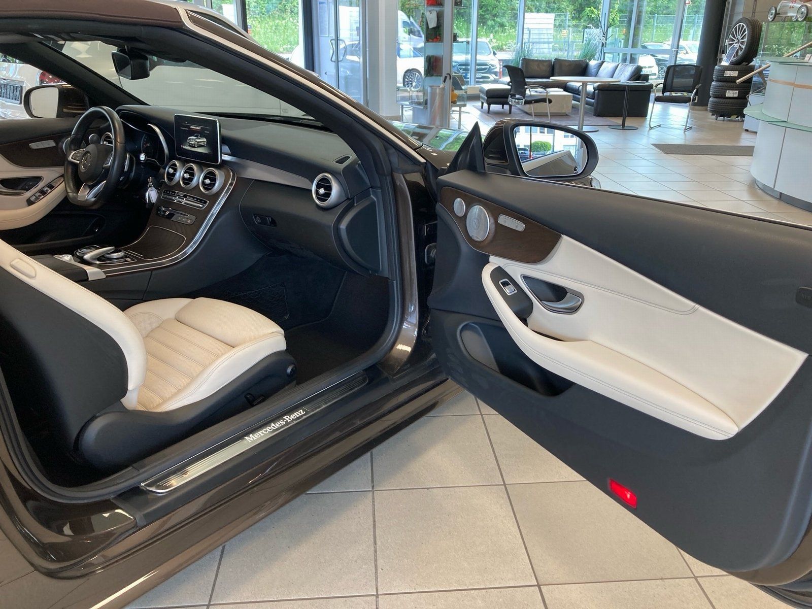 Fahrzeugabbildung Mercedes-Benz C 300 AMG*Burmester*Distro*Totwink*LED*Kam*AHK*