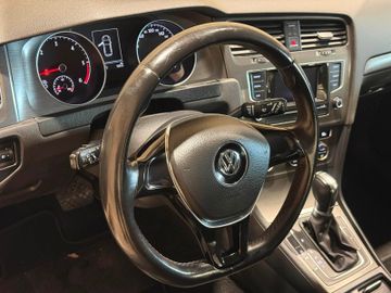 Volkswagen Golf - 11