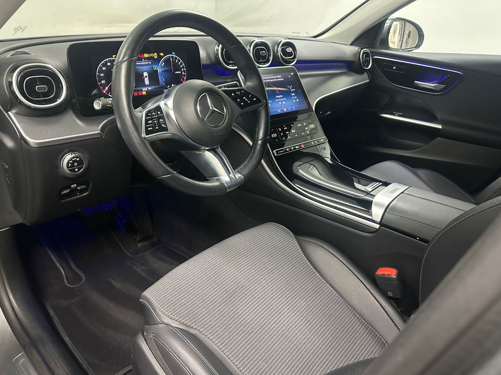 Fahrzeugabbildung Mercedes-Benz C 300 e T Autom.*LED*KAMERA*DISTRO*AMBILIGHT