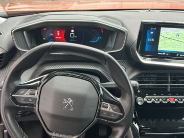 Peugeot 2008 PureTech 130 Allure | AHK - RCam - Navi