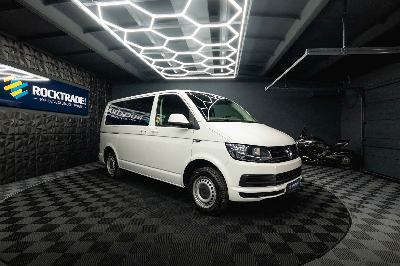 Fahrzeugabbildung Volkswagen T6 Transporter Kombi 8 Sitze *Klima*TÜV Neu*