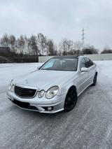 Mercedes-Benz Mercedes E 320 CDI ( 63 AMG AUSSTATTUNG ) - Mercedes-Benz E63 aus dem Jahr 2007