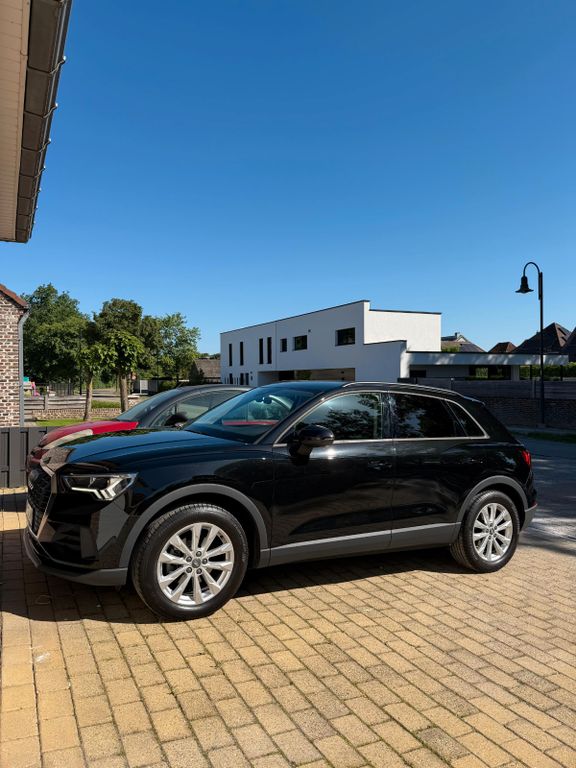 Image of Audi Q3