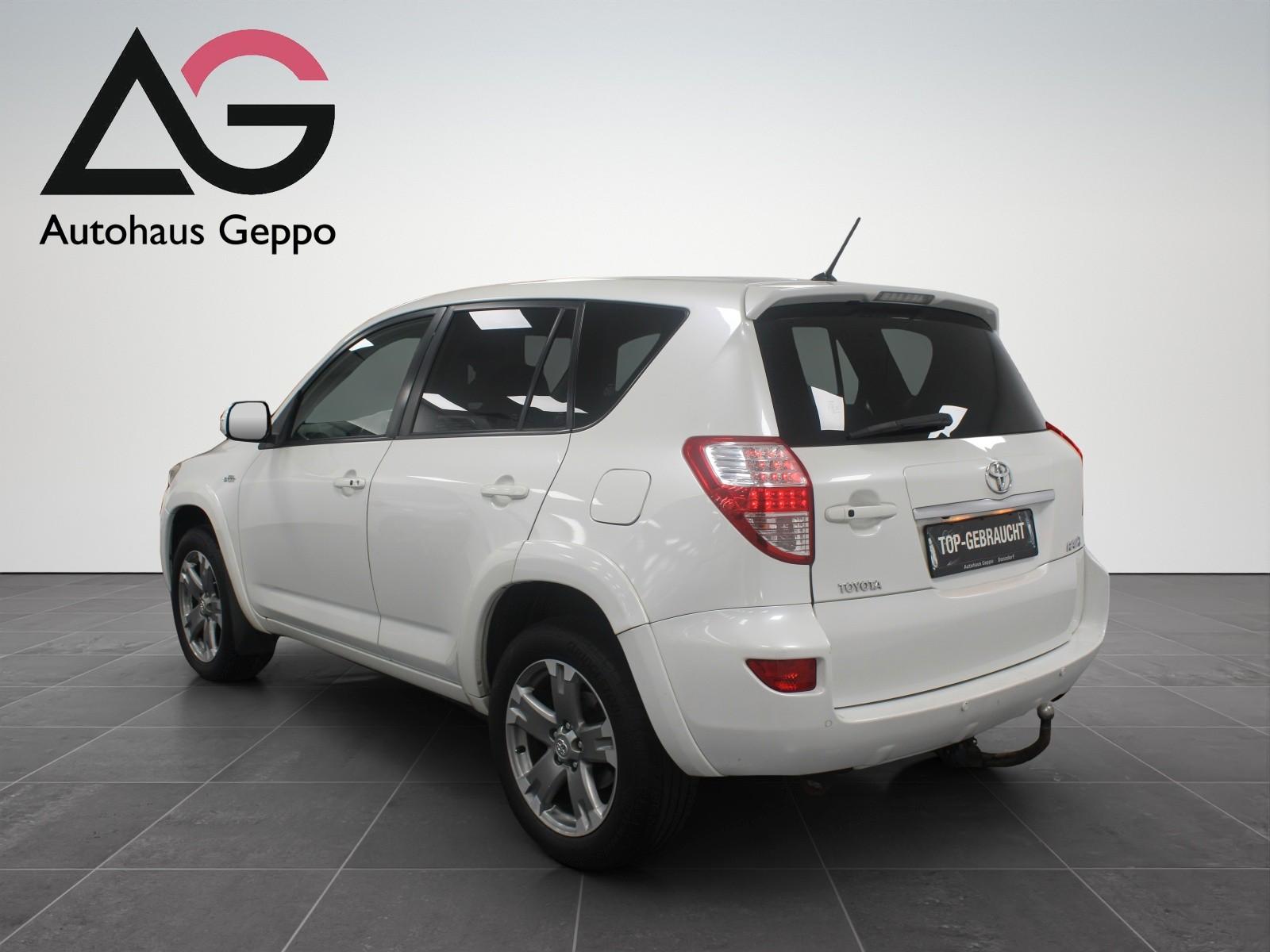 Toyota RAV 4 Executive 2.2 D-4D 150 ch BVA 4x4 – Cuir – Sièges chauffants – Caméra – Attelage – Climatisation 3 zones – Jantes 18