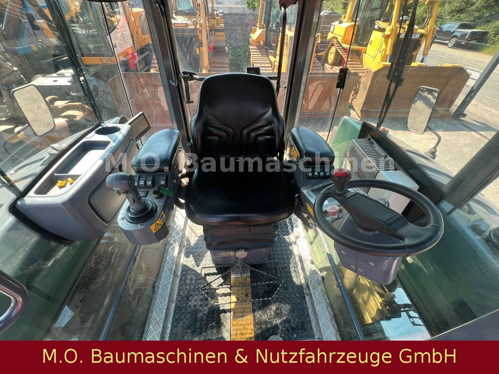 Fahrzeugabbildung Hamm DV 70  VO/ Walze / 7,5t