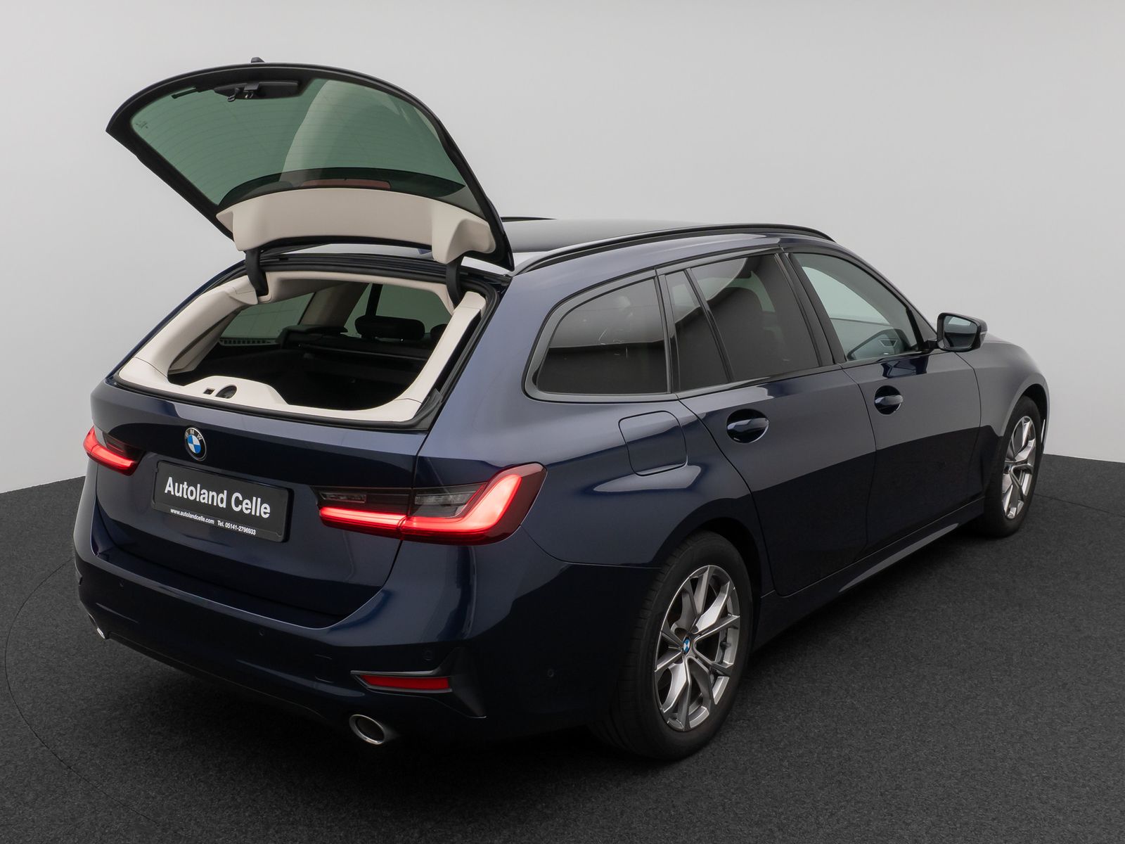Fahrzeugabbildung BMW 320d Sport Line DAB HiFi PDC Geschwindigkeitsreg
