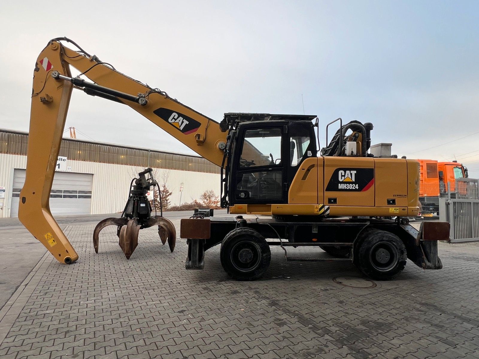 Fahrzeugabbildung CAT MH3024 / MH 3024 / Greifer / 2018 / 10.735h