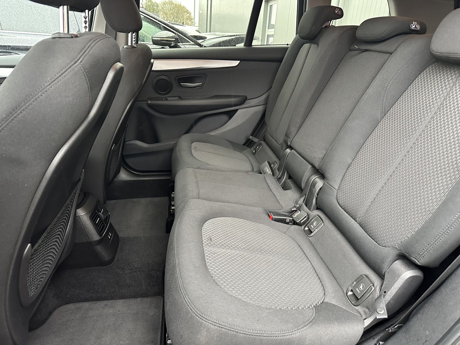 Fahrzeugabbildung BMW 218d Gran Tourer Advantage Aut. NAV+LED+AHK+KAM