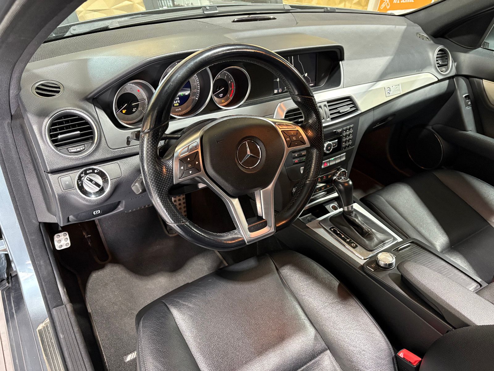 Fahrzeugabbildung Mercedes-Benz C 350 T-Modell CGI BlueEfficiency/PANO/NAVI/SHZ/