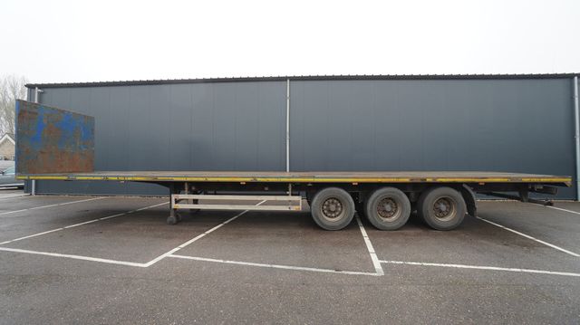 Pacton 3 AXLE FLATBED WITH TWISTLOCKS