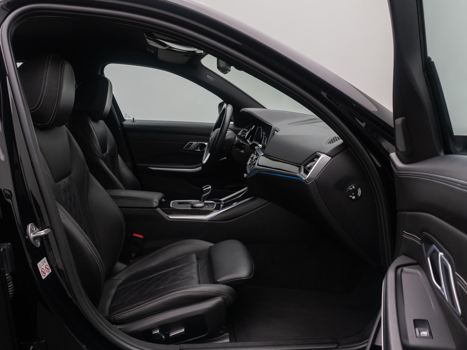 Fahrzeugabbildung BMW 330e Luxury Line Laser DAB 360°HUD Leder Komfort