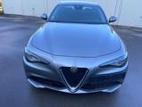 Alfa Romeo Giulia Super Q4 Klima PDC 2HD navi F1 Schaltung - Alfa Romeo Giulia: Super