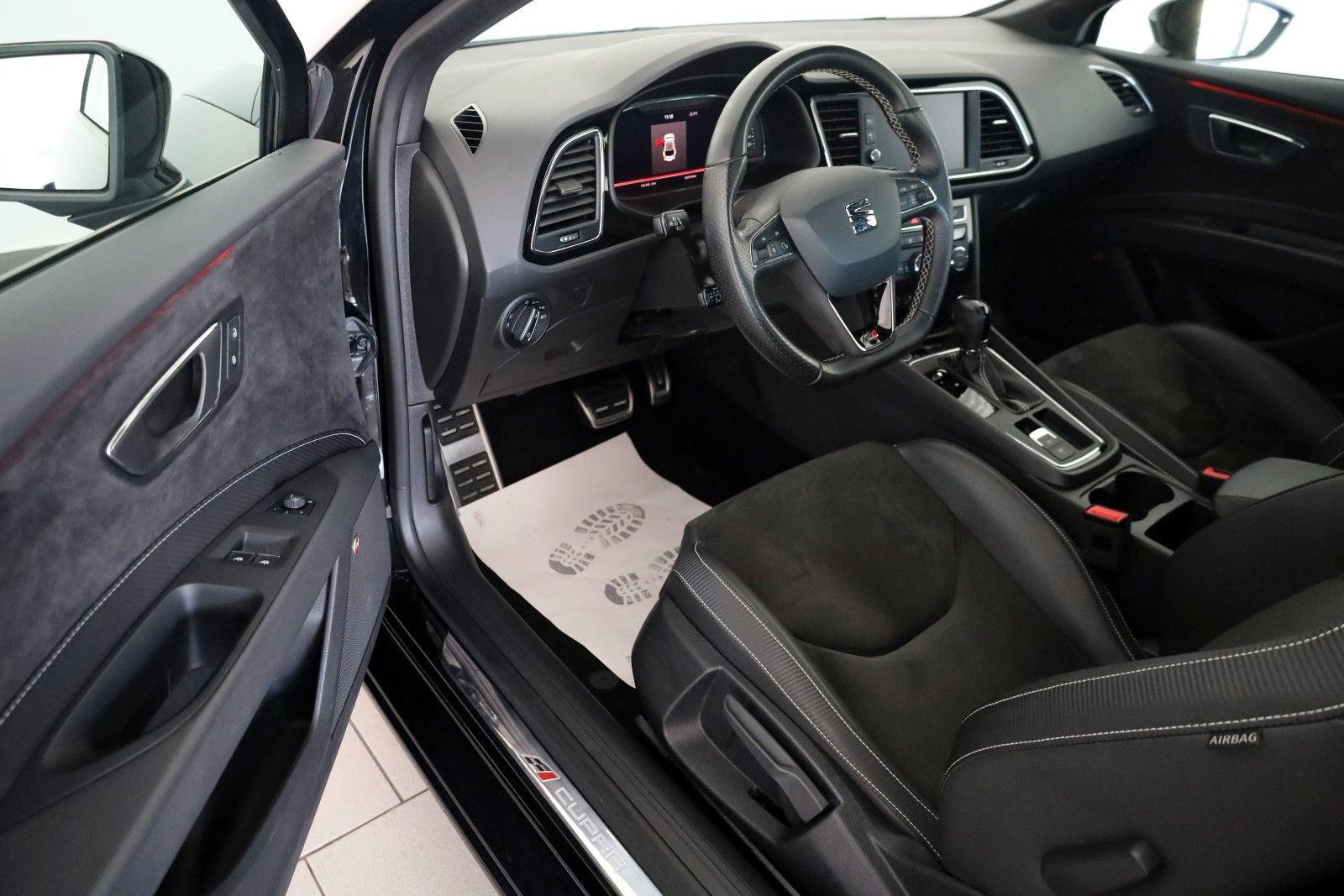 Fahrzeugabbildung SEAT Leon SC Cupra 300,T.Leder,Navi,LED,SH,Kamera,ACC