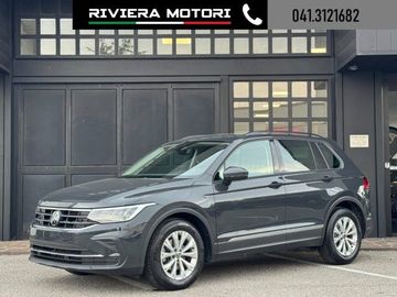 Volkswagen Tiguan - 1
