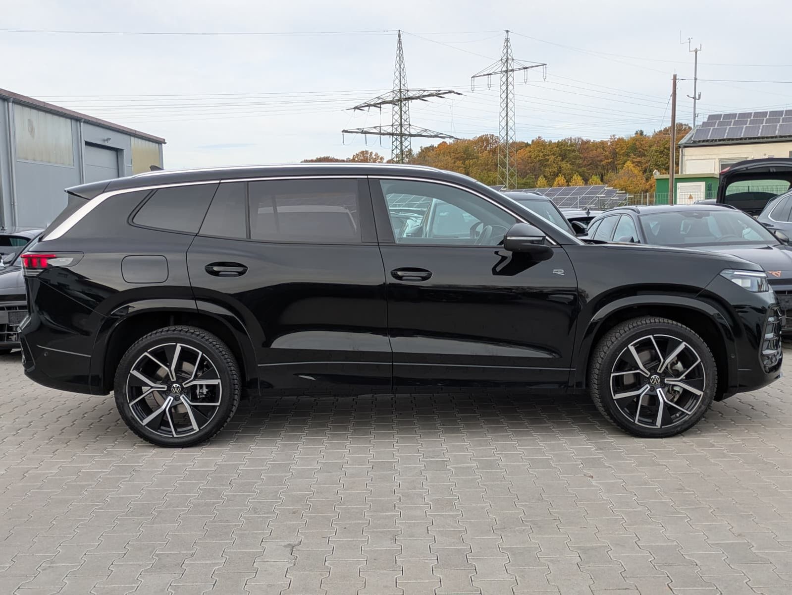 Fahrzeugabbildung Volkswagen Tayron 2.0 TDI 4M R-Line 7Si*MATRIX*AHK*PANO*HUD