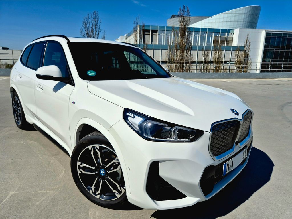 BMW iX1